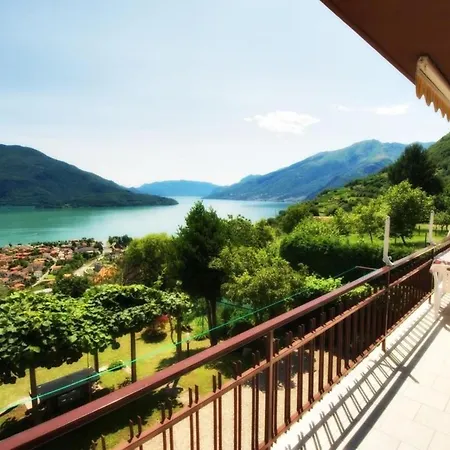 Casa Luna' Mit Wasserblick By Interhome